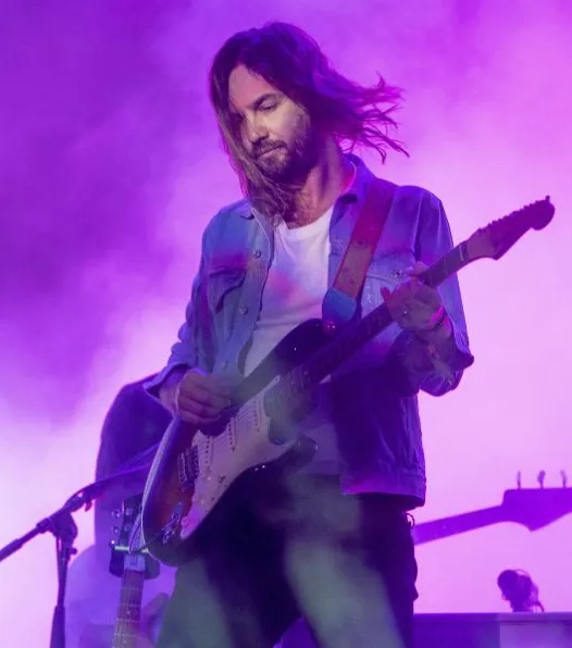 Kevin Parker pour un shooting