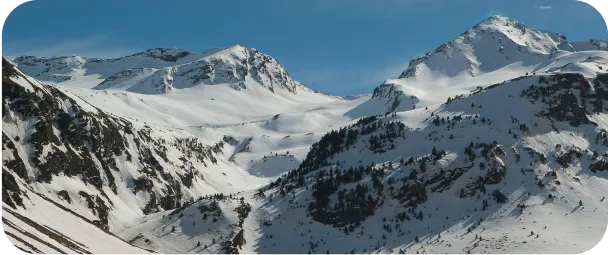Image de montagnes enneigées